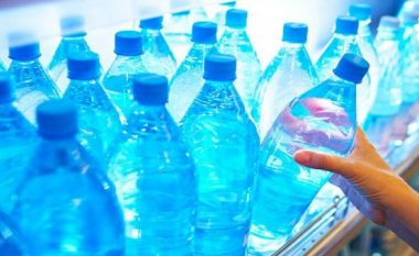 Sa herë duhen rimbushur shishet plastike të ujit?