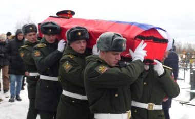Familjet ruse vajtojnë ushtarët e rënë, SHBA raporton 7000 të vrarë, Moska më pak se 500