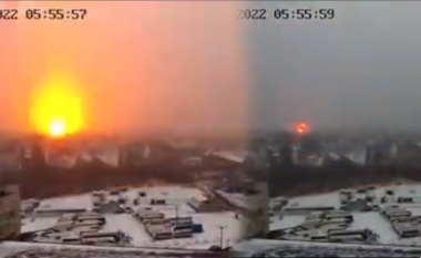 Momenti kur forcat ruse bombardojnë qytetin lindor të Ukrainës (VIDEO)