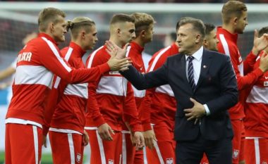 Federata Polake e Futbollit i drejtohet FIFA-s, duan një merkato emergjente