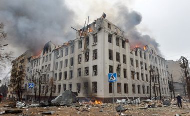 Bombardimet ruse vrasin 6 persona dhe plagosin 8 të tjerë në Kharkiv