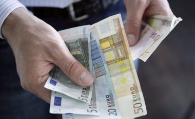 Në Kosovë paga minimale bëhet 250 euro neto
