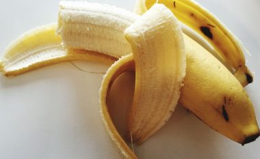 Banane në mëngjes me stomakun bosh? Ja pse është gabimi i madh që po bëni