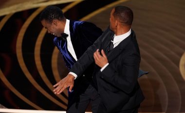 Will Smith jep dorëheqje nga Oscars, pas shuplakës që i dha komedianit të njohur