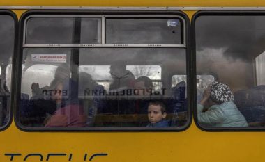 U dërguan për të evakuuar civilët, zhduken dy autobusët në Ukrainë