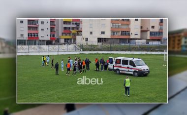 Goditi me këmbë në kokë portierin, dramë në ndeshjen Pogradeci-Shkumbini (VIDEO)
