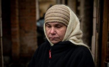 “Më vrisni dhe mua”, gruaja nga Bucha rrëfen se si rusët i torturuan dhe vranë bashkëshortin