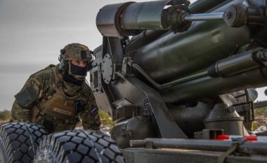 NATO shqyrton mundësinë e dërgimit të armatimeve të rënda në Ukrainë