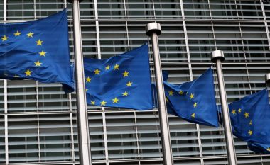 BE-ja kërkon nga Kosova dhe Serbia kompromis për çështjen e targave