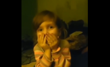 “Dua të shkoj në shtëpi”, zyrtari ukrainas publikon videon emocionuese të vogëlushes në bunker (VIDEO)