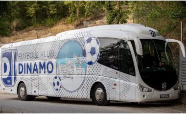 Shoferi i ekipit të Dinamos merr autobusin dhe lë ekipin në Elbasan