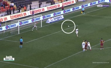Lojtari humbet me qëllim penalltinë në minutën e 96′, kjo është arsyeja (VIDEO)