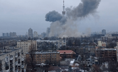 Përzënë armikun rus, ukrainasit rimarrin në kontroll të gjithë rajonin e Kievit