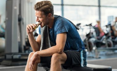Pse nuk duhet të hani ëmbëlsira apo karamele para stërvitjes