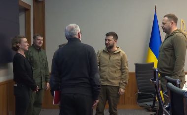 Vizita në Ukrainë dhe takimi me Zelenskyn, Telat Xhaferi ndan pamjet (VIDEO)