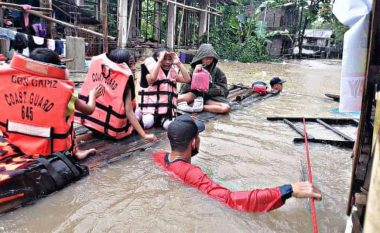 Mbi 100 të vdekur nga rrëshqitjet e dheut në Filipine