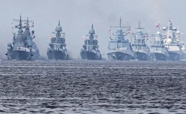 Ç’po ndodh në Mesdhe? “USS Harry Truman”, “Përbindëshi” britanik, “Varyag” dhe “Marshal Ustinov” po “trazojnë” situatën (FOTO LAJM)