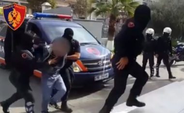 E FUNDIT/ Arrestohet 45-vjeçari nga Durrësi, kërcënonte gruan me kallashnikov