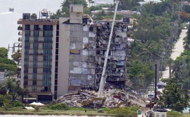 Shembet ndërtesa 8-katëshe, shihni momentet e “tmerrit” (VIDEO)