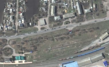 Pamjet satelitore tregojnë kolonën ushtarake ruse në lindje të Kharkiv (FOTO LAJM)