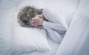 6 sëmundje që shkaktojnë djersitjen e tepërt gjatë natës