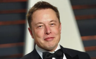 Elon Musk dhuron rreth 2 miliardë dollarë aksione të Tesla-s për bamirësi
