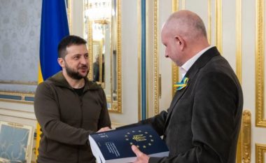 Zelensky dorëzon formularin për anëtarësimin e Ukrainës në BE