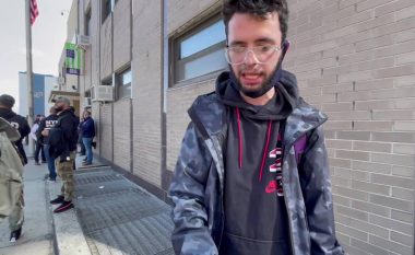 “Ishte ulur pranë meje dhe fliste me veten”, shqiptari tregon si i shpëtoi plumbave në metronë e New York-ut