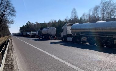 Sanksionet/ BE mbyll kufijtë për kamionët ruse