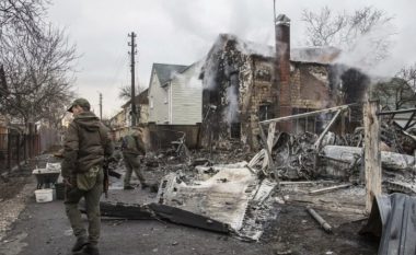 Lufta/ 7 të vrarë në Kharkiv nga sulmet ruse, mes tyre 3 punonjës të ndihmës së shpejtë