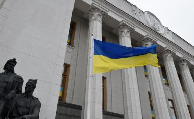 Parlamenti i Ukrainës zgjat ligjin ushtarak me 30 ditë të tjera