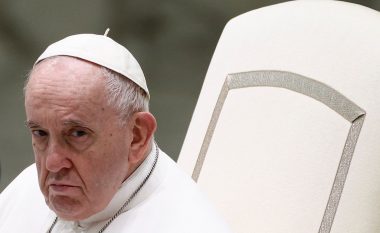 Papa Françesku po mendon të udhëtojë në Kiev
