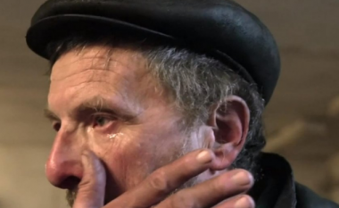“Të jetosh me të vdekurit”, 60 vjeçari ukrainas “mbytet” në lot: 25 netë kam fjetur në këmbë, nuk doja të shkelja njerëzit