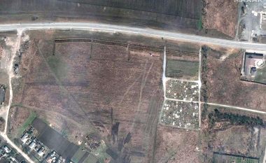 Jo vetëm Ukraina, pamjet satelitore tregojnë varret masive në afërsi të Mariupolit