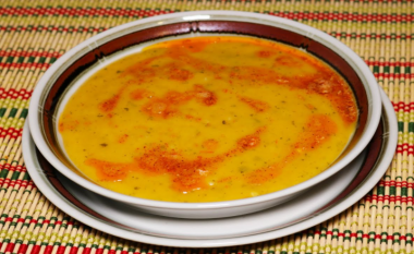Receta ideale e supës për personat mbi 65 vjeç, përbërësi kryesor që e bën të veçantë