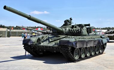 Tanke T-72, Britania furnizon Ukrainën me artileri të rëndë