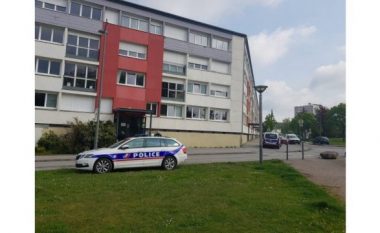 Tragjedi! Çifti shqiptar gjendet i vdekur në banesë, prindër të 7 fëmijëve