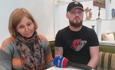 Vrasësi i vëllezërve në Vlorë vihet në pranga pas 24 vitesh, Gjykata e lë në “arrest shtëpie”, familjarët e viktimës: Vrasje për herë të dytë