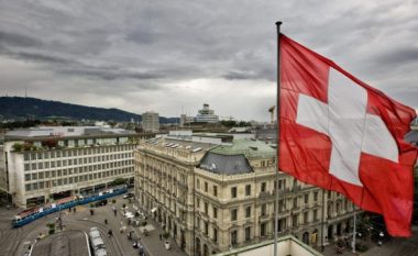 Pandemia drejt zhdukjes, Zvicra gati të heqë të gjitha kufizimet e hyrjes
