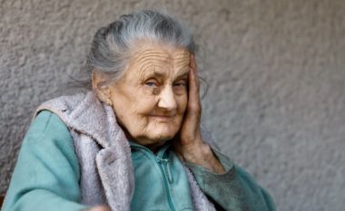 Jetoi deri 117 vjeçe dhe hëngri të njëjtin mëngjes çdo ditë, e moshuara rrëfen sekretin e jetëgjatësisë