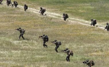 Çfarë po ndodh? Forcat e NATO-s dislokohen në Maqedoninë e Veriut