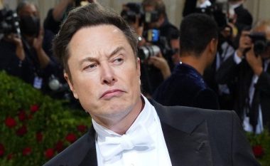 “Varfërohet” Elon Musk: Pasuria e tij zbret poshtë 200 miliardë dollarëve