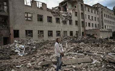 Rusia intensifikon agresionin, sulmon 40 qytete në rajonet Donbas dhe Luhansk