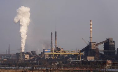 “Një tradhtar futi rusët brenda fabrikës së çelikut”, politikania ukrainase: Vetëm mrekullia mund t’i shpëtojë civilët