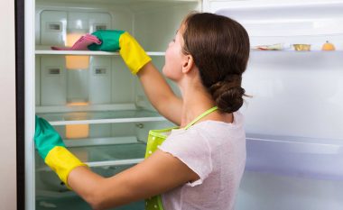 Si dhe sa shpesh duhet pastruar frigoriferi