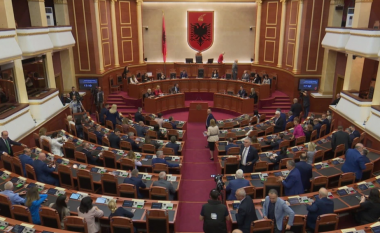 VOA: Shqipëri, digjet dhe votimi i dytë për presidentin, palët në të njëjtat pozicione