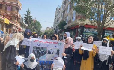 Gratë afgane protestojnë kundër mbylljes së shkollave