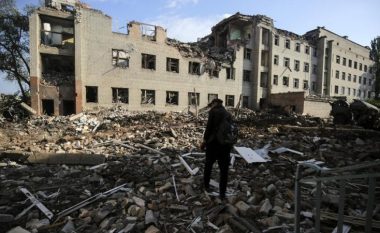 Bombardime dhe luftë në rrugë, Severodonetsk i ndarë në gjysmë