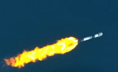 Një raketë SpaceX lëshon 53 satelitë Starlink në orbitë dhe zbarkon në det