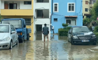 Përmbyten rrugët në Lezhë, ja zonat ku hasen vështirësi qarkullimi (VIDEO)